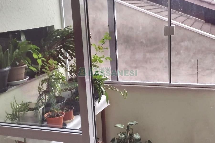 Apartamento com 61m², 2 dormitórios, 1 vaga, no bairro Charqueadas em Caxias do Sul para Comprar