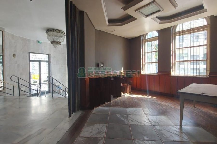 Loja com 3200m², no bairro Centro em Caxias do Sul para Alugar