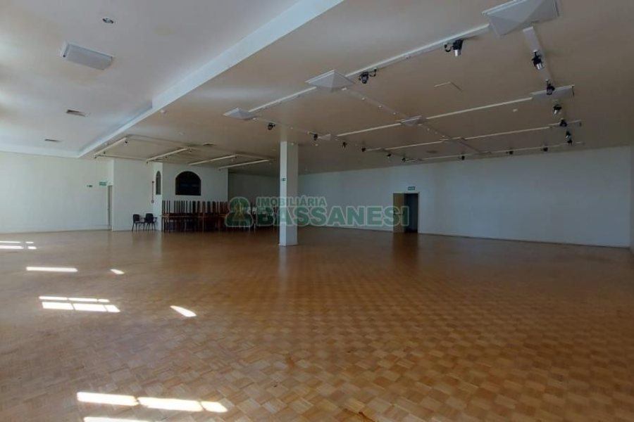 Loja com 3200m², no bairro Centro em Caxias do Sul para Alugar