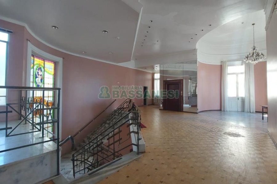 Loja com 3200m², no bairro Centro em Caxias do Sul para Alugar