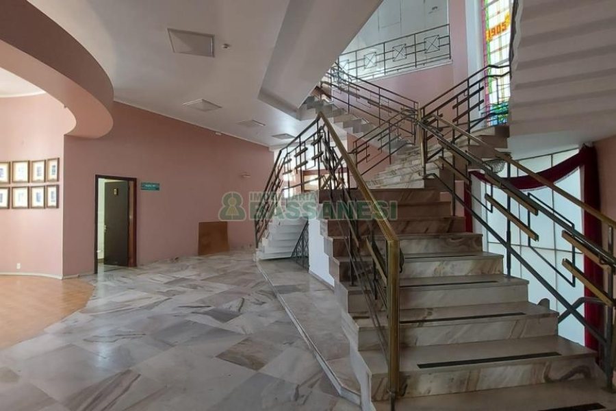 Loja com 3200m², no bairro Centro em Caxias do Sul para Alugar