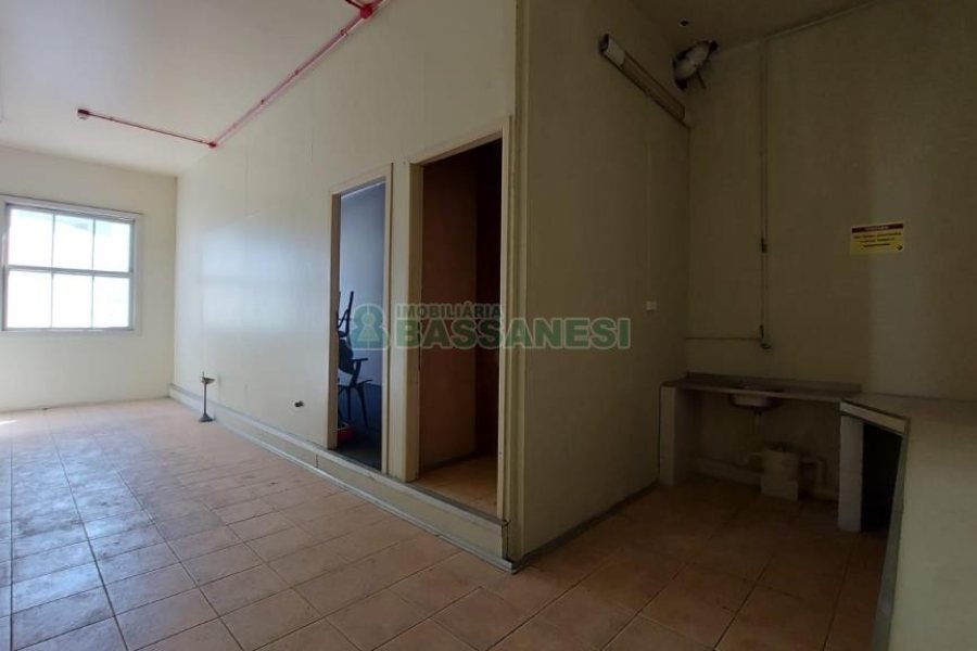 Loja com 3200m², no bairro Centro em Caxias do Sul para Alugar