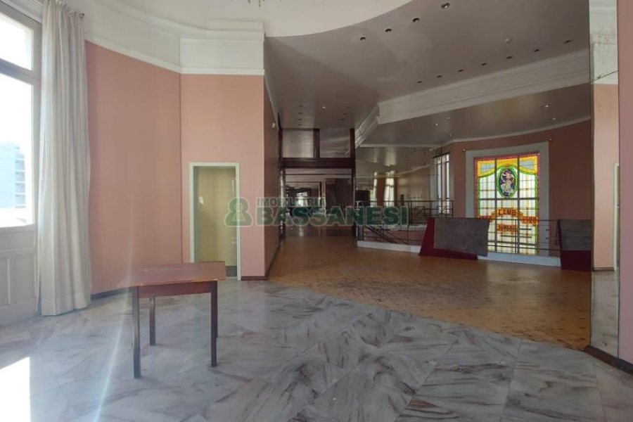 Loja com 3200m², no bairro Centro em Caxias do Sul para Alugar