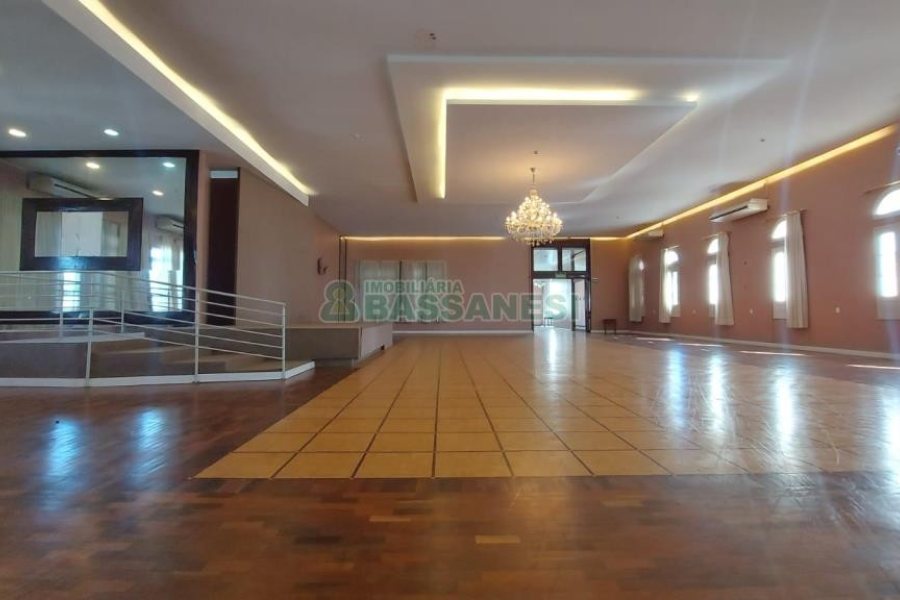 Loja com 3200m², no bairro Centro em Caxias do Sul para Alugar