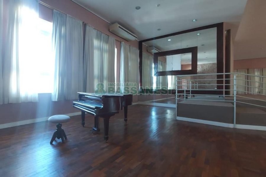 Loja com 3200m², no bairro Centro em Caxias do Sul para Alugar