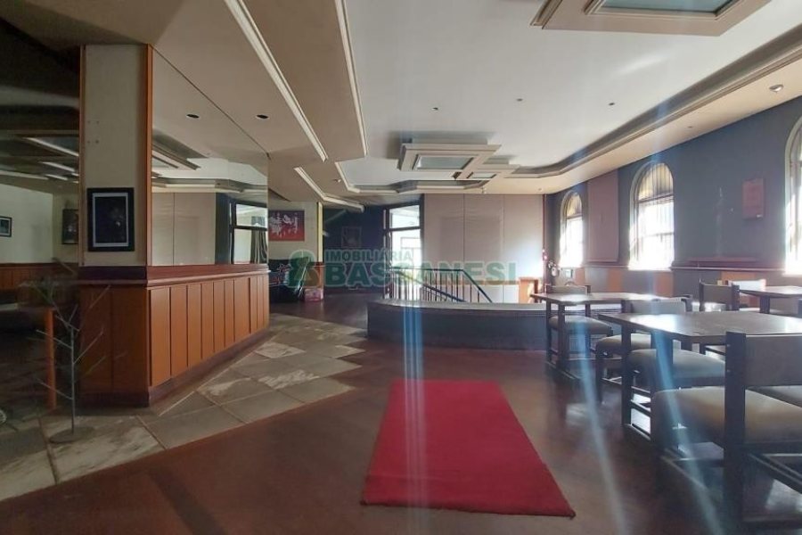 Loja com 3200m², no bairro Centro em Caxias do Sul para Alugar