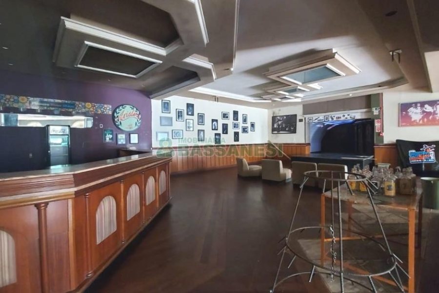 Loja com 3200m², no bairro Centro em Caxias do Sul para Alugar