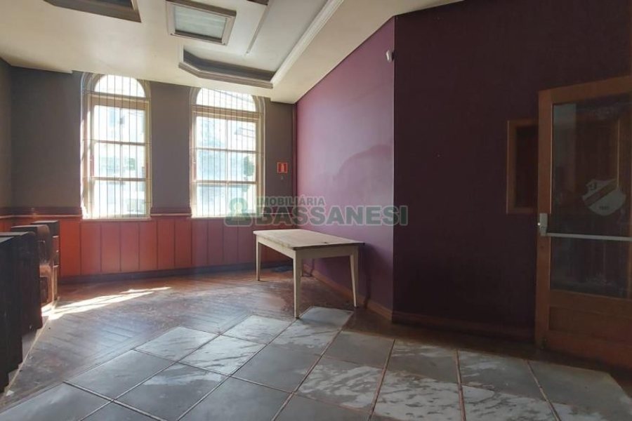 Loja com 3200m², no bairro Centro em Caxias do Sul para Alugar