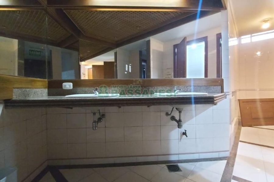 Loja com 3200m², no bairro Centro em Caxias do Sul para Alugar