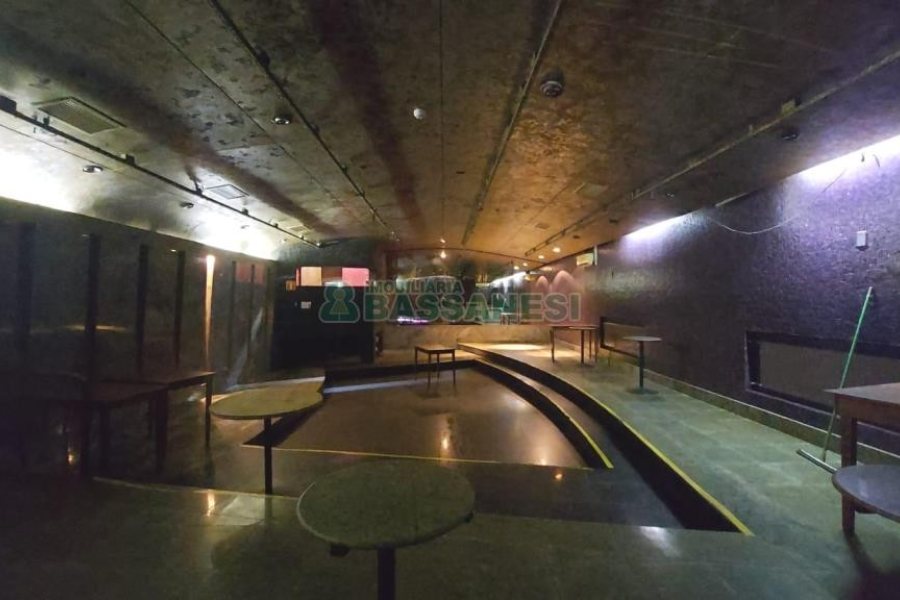 Loja com 3200m², no bairro Centro em Caxias do Sul para Alugar