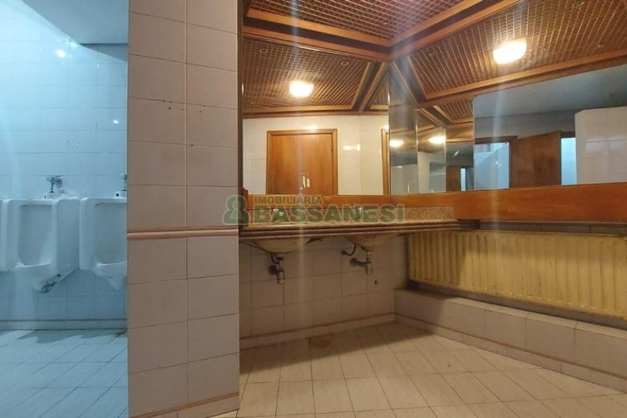 Loja com 3200m², no bairro Centro em Caxias do Sul para Alugar