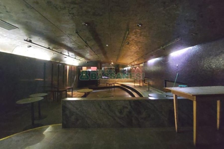 Loja com 3200m², no bairro Centro em Caxias do Sul para Alugar