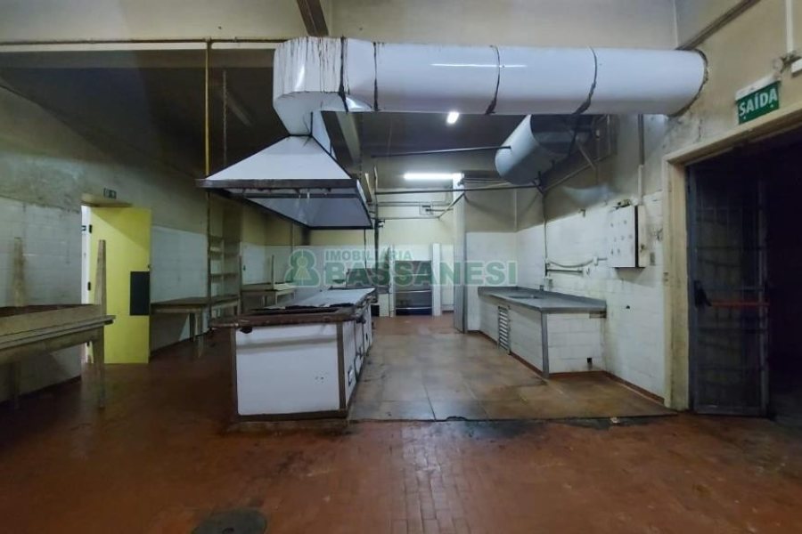Loja com 3200m², no bairro Centro em Caxias do Sul para Alugar