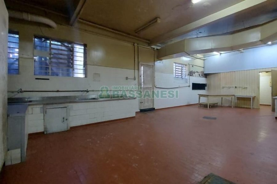 Loja com 3200m², no bairro Centro em Caxias do Sul para Alugar