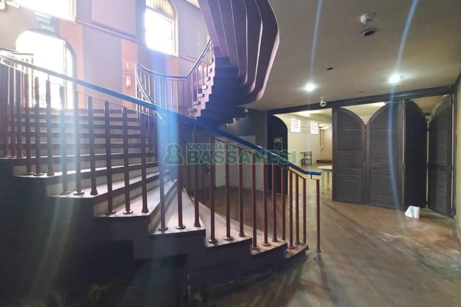 Loja com 3200m², no bairro Centro em Caxias do Sul para Alugar