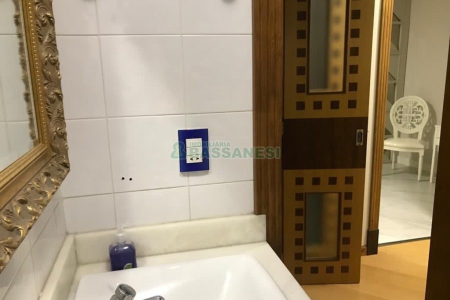 Sala com 116m², 1 vaga, no bairro São Pelegrino em Caxias do Sul para Comprar