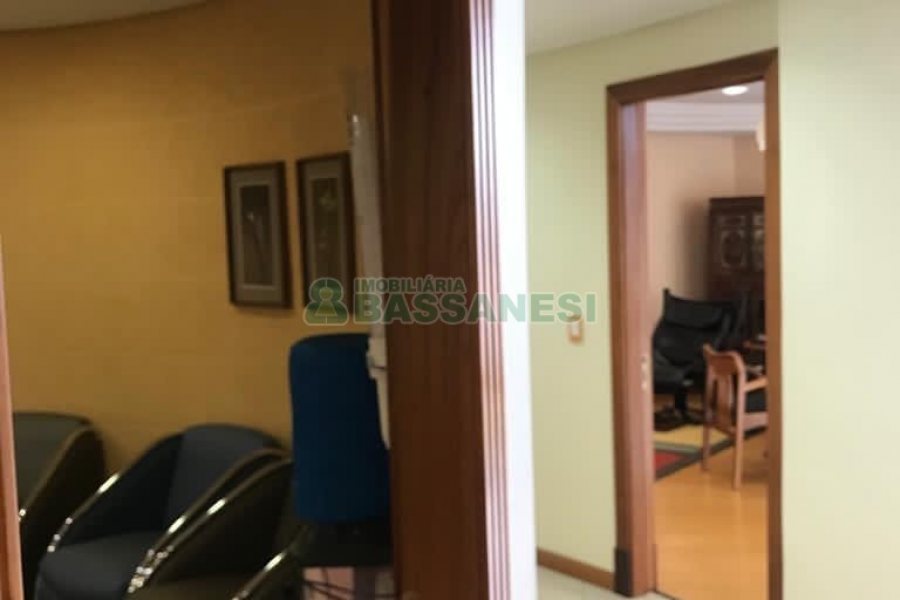 Sala com 116m², 1 vaga, no bairro São Pelegrino em Caxias do Sul para Comprar