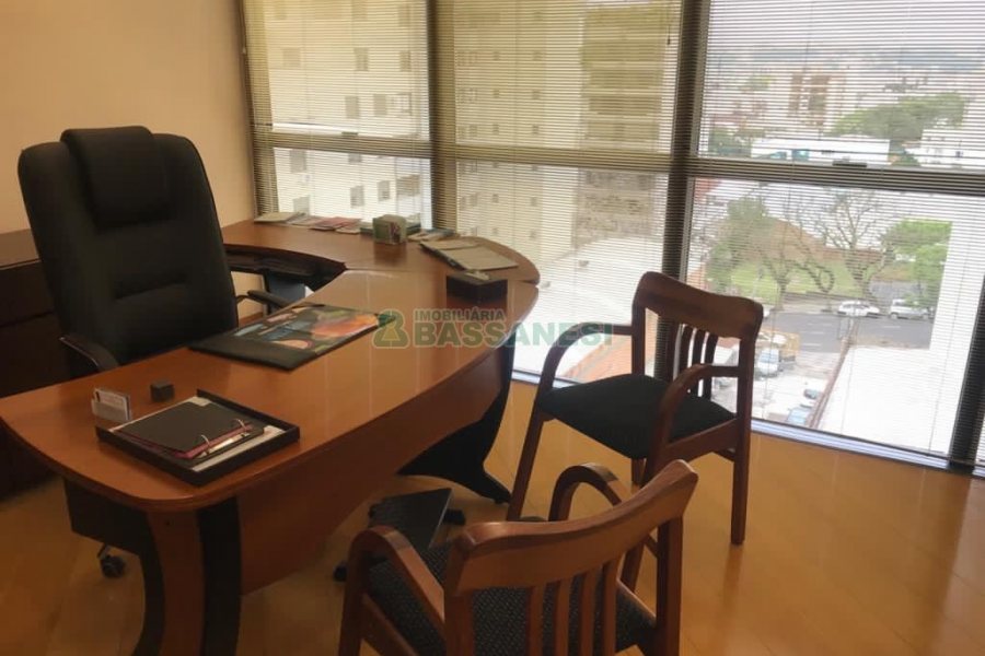 Sala com 116m², 1 vaga, no bairro São Pelegrino em Caxias do Sul para Comprar