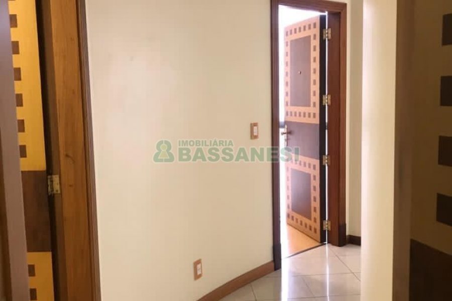 Sala com 116m², 1 vaga, no bairro São Pelegrino em Caxias do Sul para Comprar