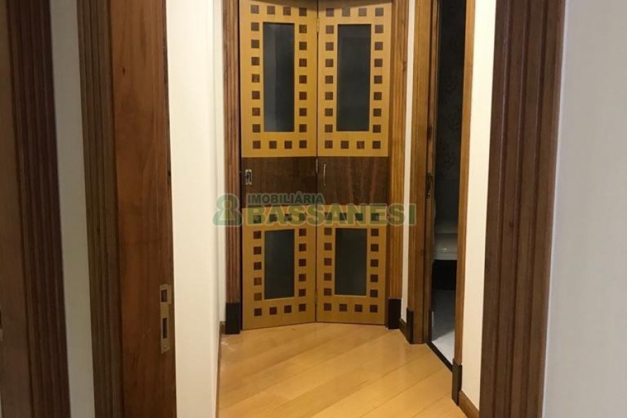 Sala com 116m², 1 vaga, no bairro São Pelegrino em Caxias do Sul para Comprar