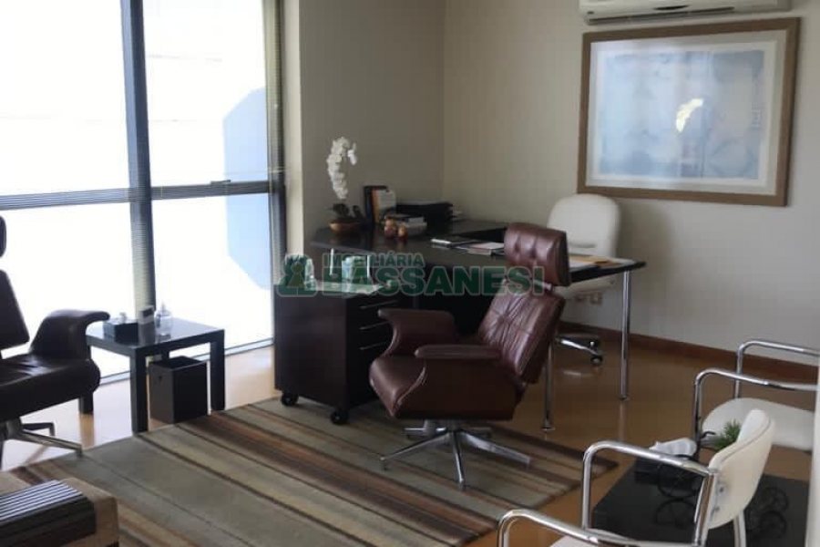 Sala com 116m², 1 vaga, no bairro São Pelegrino em Caxias do Sul para Comprar