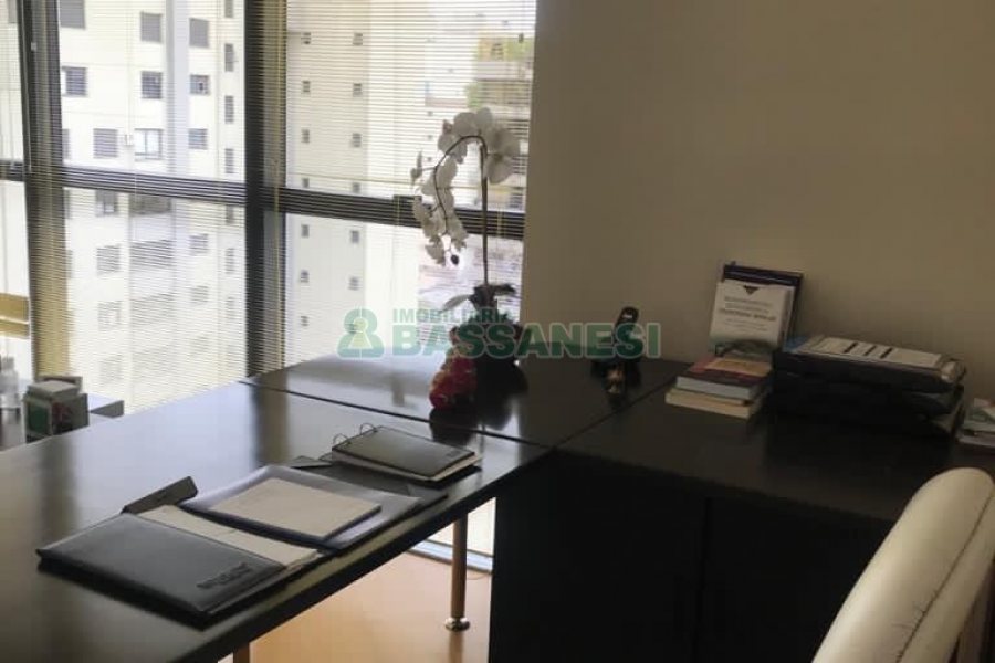 Sala com 116m², 1 vaga, no bairro São Pelegrino em Caxias do Sul para Comprar