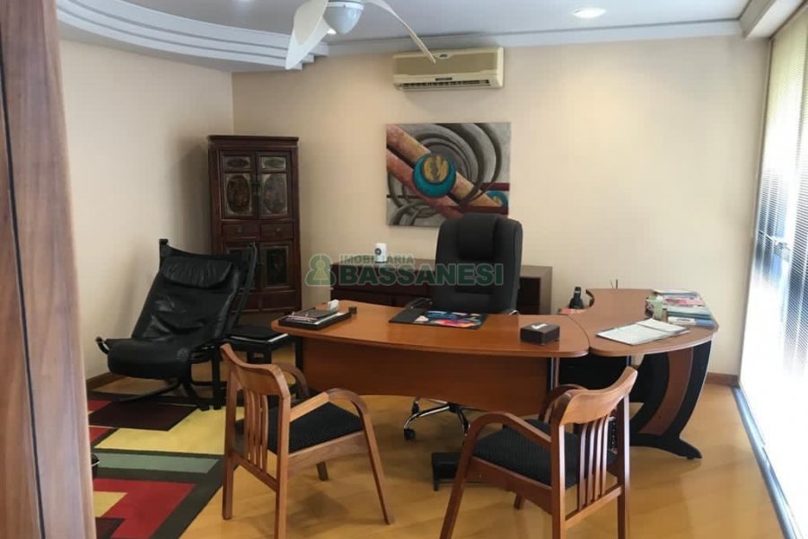 Sala com 116m², 1 vaga, no bairro São Pelegrino em Caxias do Sul para Comprar