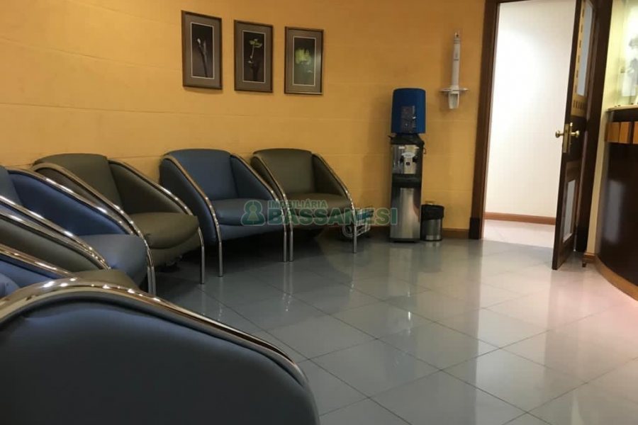 Sala com 116m², 1 vaga, no bairro São Pelegrino em Caxias do Sul para Comprar