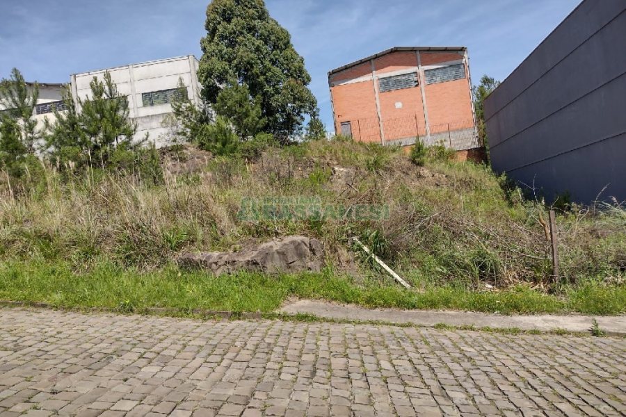 Terreno com 360m², no bairro Sanvitto em Caxias do Sul para Comprar