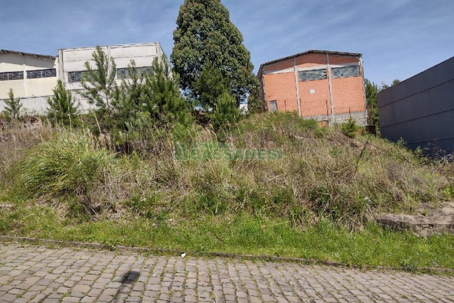 Terreno com 360m², no bairro Sanvitto em Caxias do Sul para Comprar