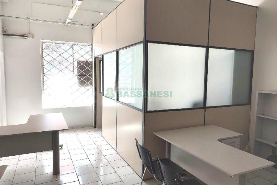 Loja Mobiliada com 160m², no bairro Pio X em Caxias do Sul para Alugar