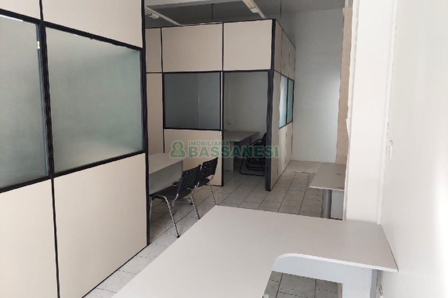 Loja Mobiliada com 160m², no bairro Pio X em Caxias do Sul para Alugar