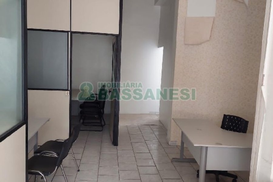 Loja Mobiliada com 160m², no bairro Pio X em Caxias do Sul para Alugar