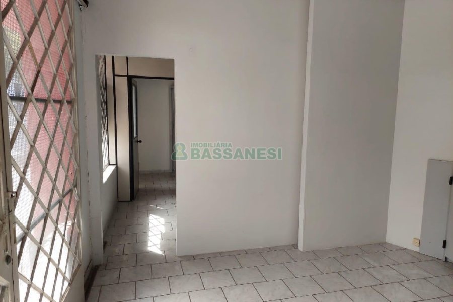Loja Mobiliada com 160m², no bairro Pio X em Caxias do Sul para Alugar