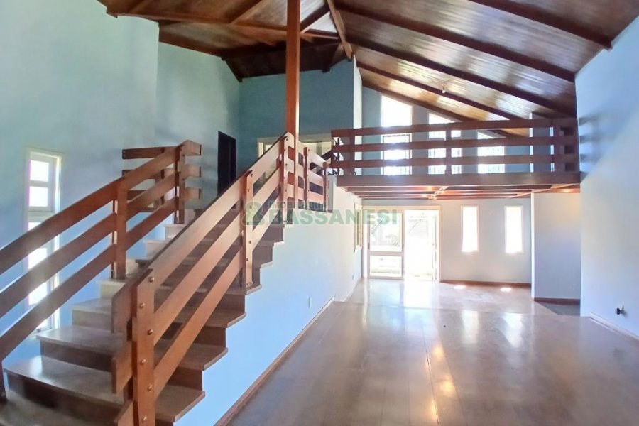 Casa Mobiliada com 611m², 4 dormitórios, 3 vagas, no bairro Petrópolis em Caxias do Sul para Alugar