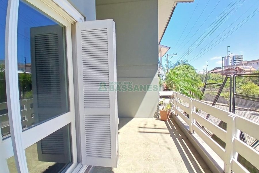 Casa Mobiliada com 611m², 4 dormitórios, 3 vagas, no bairro Petrópolis em Caxias do Sul para Alugar