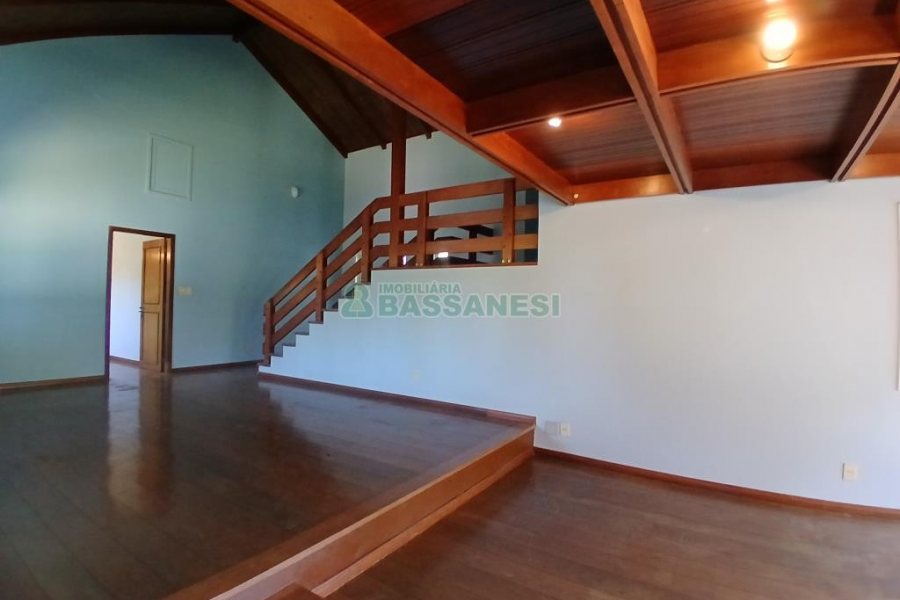 Casa Mobiliada com 611m², 4 dormitórios, 3 vagas, no bairro Petrópolis em Caxias do Sul para Alugar