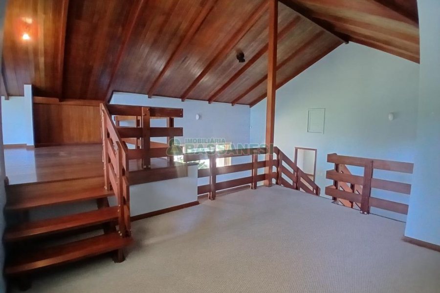 Casa Mobiliada com 611m², 4 dormitórios, 3 vagas, no bairro Petrópolis em Caxias do Sul para Alugar