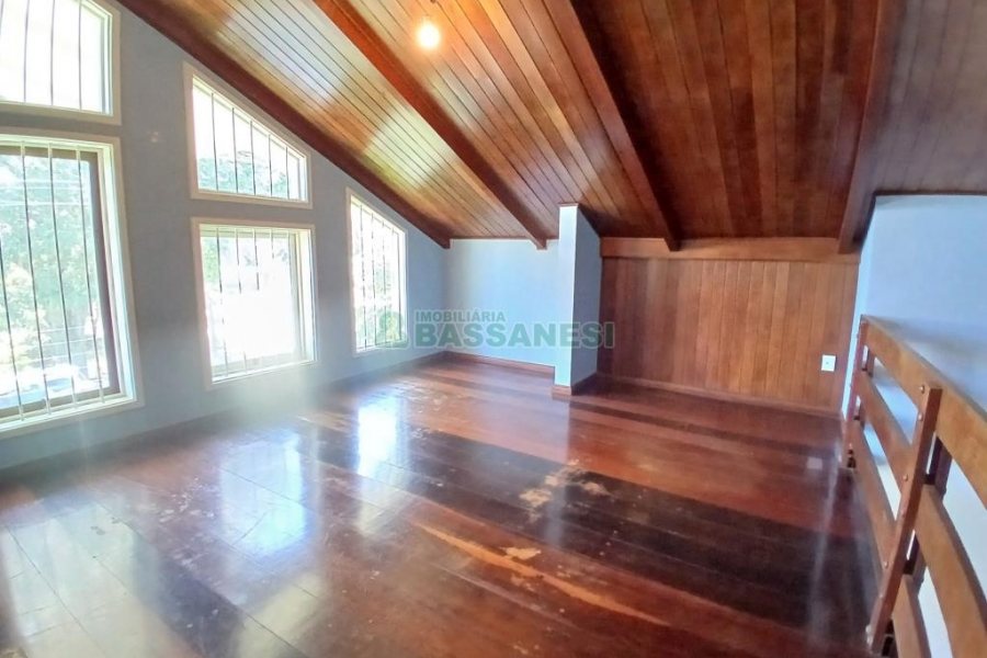 Casa Mobiliada com 611m², 4 dormitórios, 3 vagas, no bairro Petrópolis em Caxias do Sul para Alugar