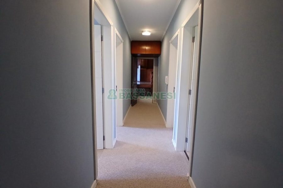 Casa Mobiliada com 611m², 4 dormitórios, 3 vagas, no bairro Petrópolis em Caxias do Sul para Alugar