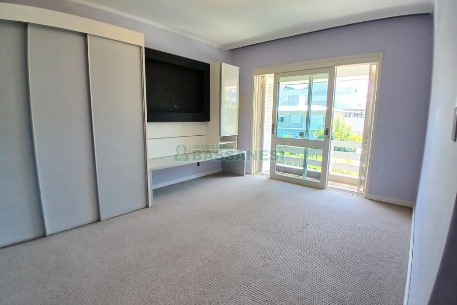 Casa Mobiliada com 611m², 4 dormitórios, 3 vagas, no bairro Petrópolis em Caxias do Sul para Alugar