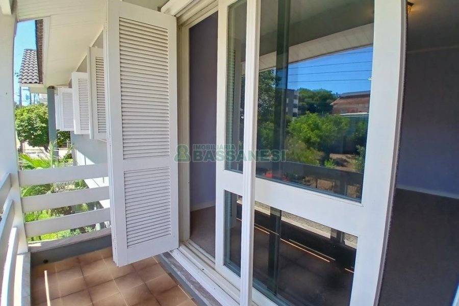 Casa Mobiliada com 611m², 4 dormitórios, 3 vagas, no bairro Petrópolis em Caxias do Sul para Alugar