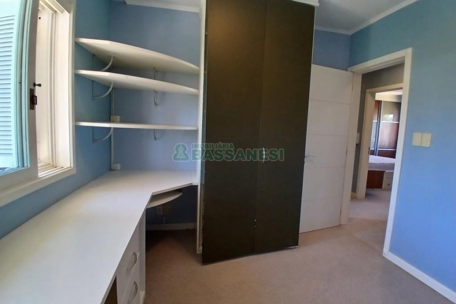 Casa Mobiliada com 611m², 4 dormitórios, 3 vagas, no bairro Petrópolis em Caxias do Sul para Alugar