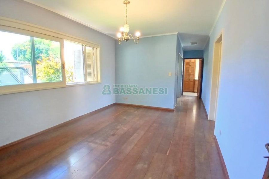 Casa Mobiliada com 611m², 4 dormitórios, 3 vagas, no bairro Petrópolis em Caxias do Sul para Alugar