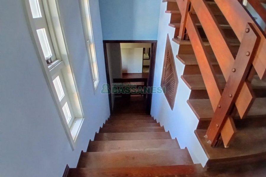 Casa Mobiliada com 611m², 4 dormitórios, 3 vagas, no bairro Petrópolis em Caxias do Sul para Alugar