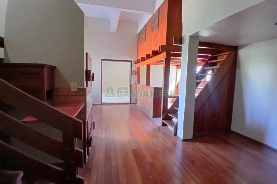 Casa Mobiliada com 611m², 4 dormitórios, 3 vagas, no bairro Petrópolis em Caxias do Sul para Alugar