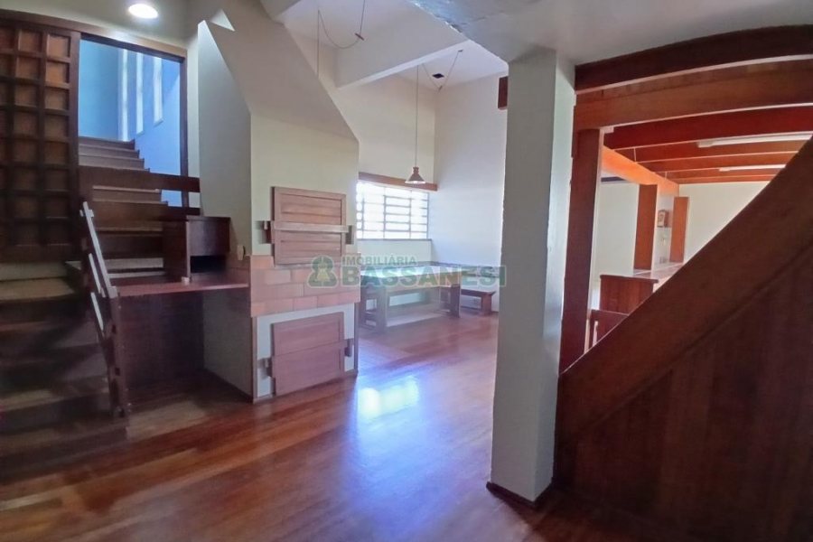 Casa Mobiliada com 611m², 4 dormitórios, 3 vagas, no bairro Petrópolis em Caxias do Sul para Alugar