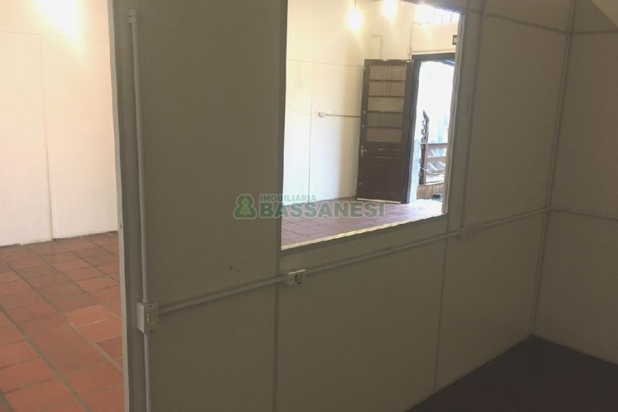 Casa Comercial com 50m², no bairro Santa Corona em Caxias do Sul para Alugar