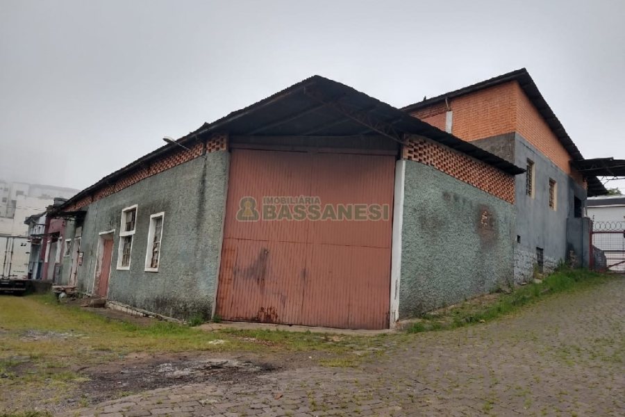 Pavilhão com 1000m², no bairro Centro em Caxias do Sul para Comprar