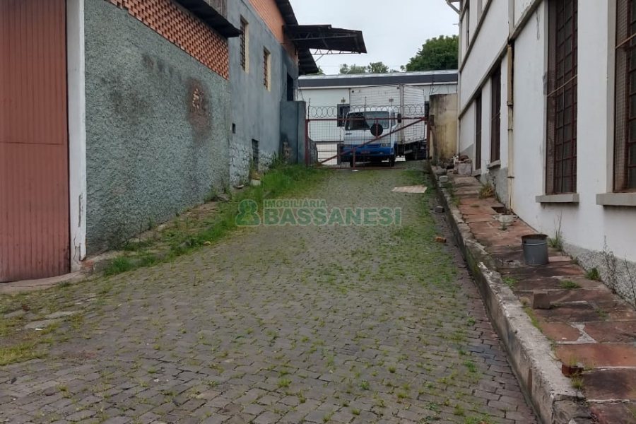 Pavilhão com 1000m², no bairro Centro em Caxias do Sul para Comprar